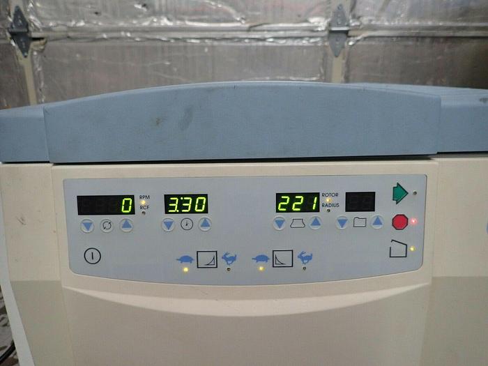 Used Thermo IEC Model Centra CL3 Centrifuge with Rotor 243, Buckets & Inserts