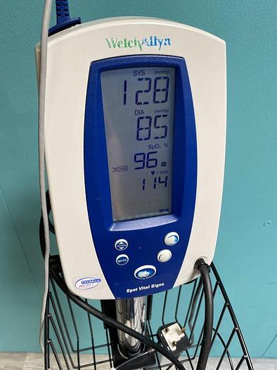 Used Welch Allyn Spot Vital Signs Monitor auf Trolley mit Fingersensor, Manschette, Spo2