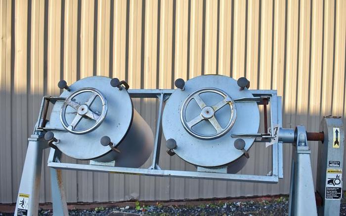 D'occasion USED PAUL O ABBE PIVOTING JAR MILL, 2X 10 US GALLONS