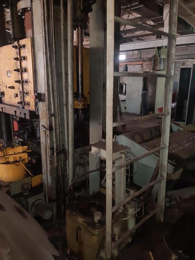 Used 630 tons Press Sheet Stamping Hydraulic Dnepropress 7738