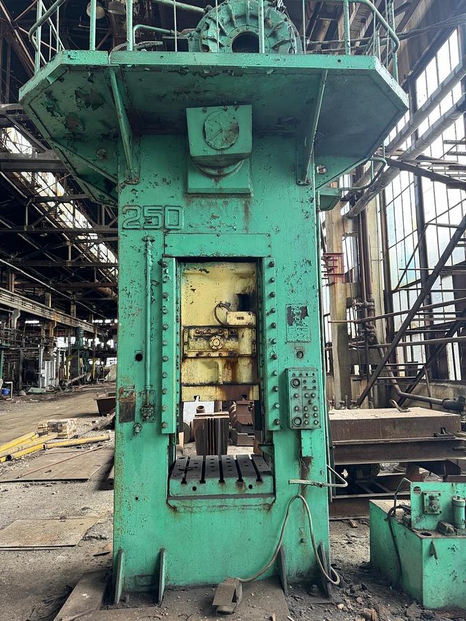 Used 250 tons Press Trimming TMP Voronezh Russia KA2534