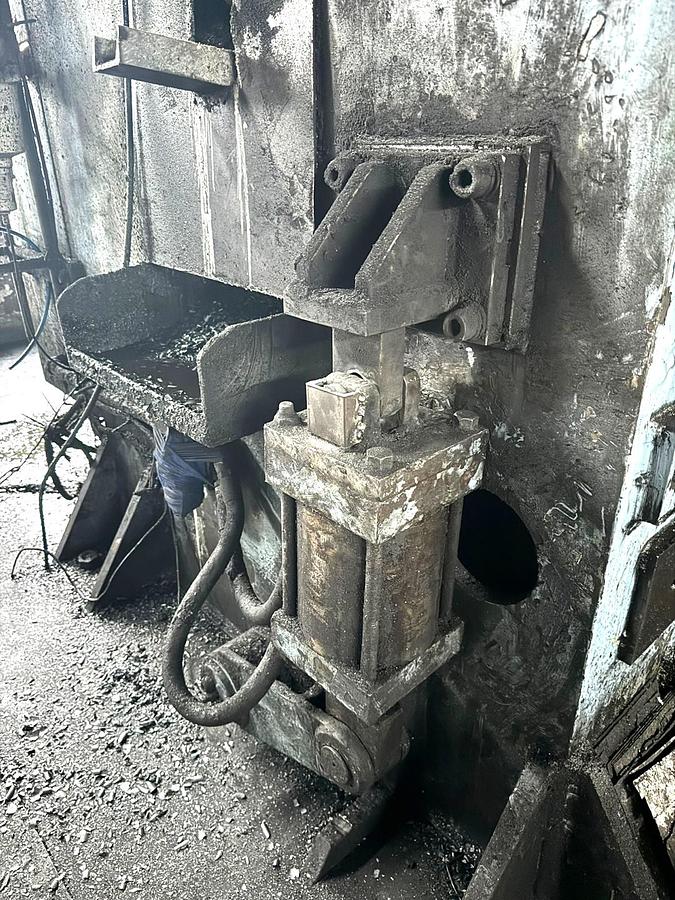 Used 1300 tons Press Hot Forging Hosung HFP-1300