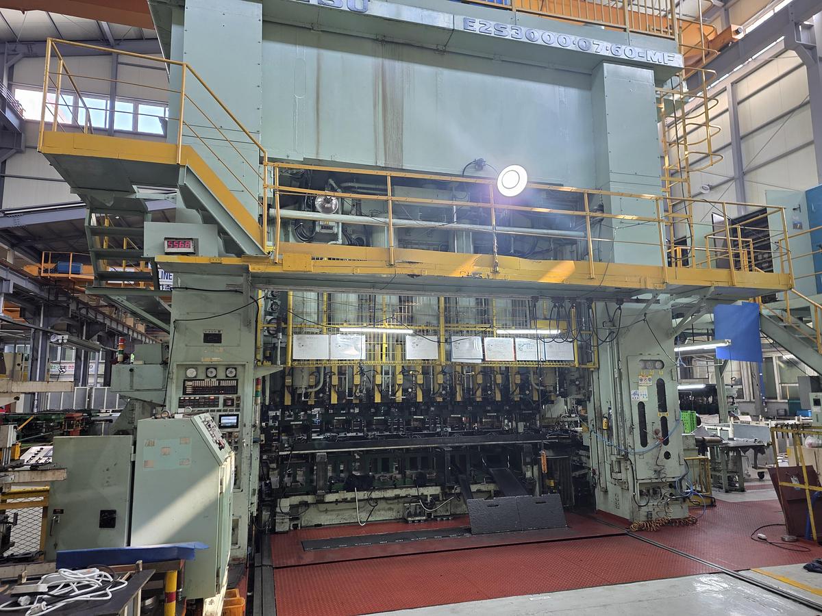 Used 3000 tons Press Transfer Mechanical Komatsu