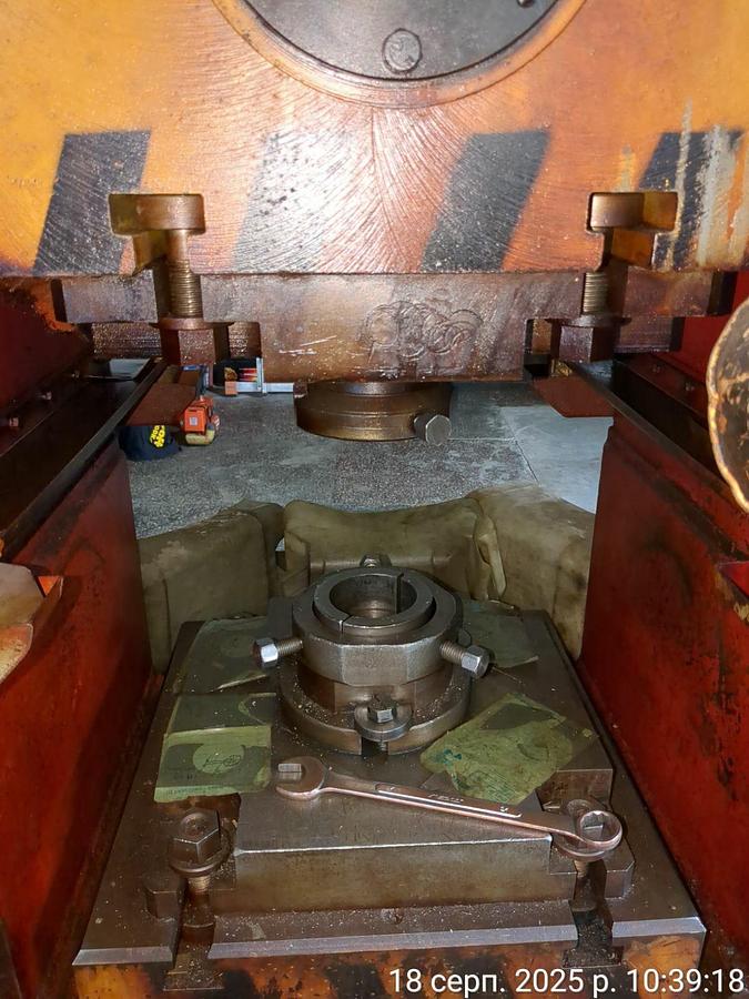 Used 400 tons Press Knuckle Joint Coining Barnaul Russia KB8336