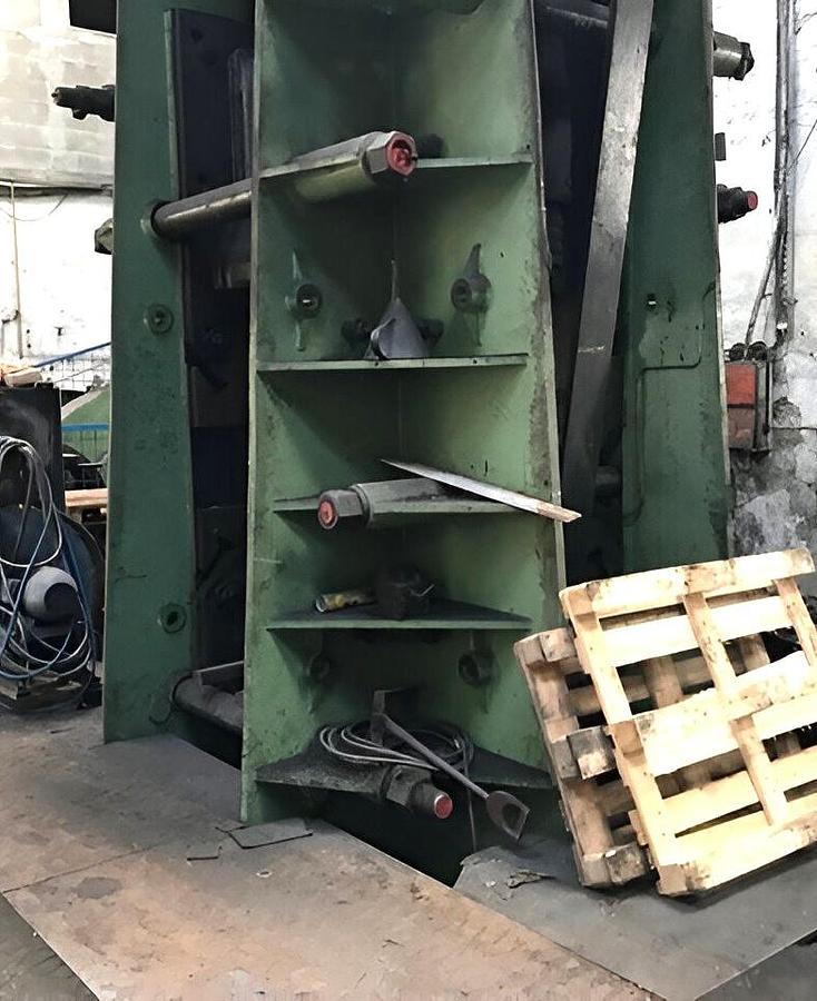 Used 16 tons Hammer Counterblow Beche DGH16