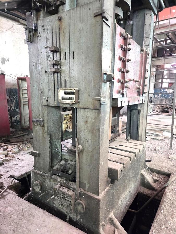 Used 630 tons Press Sheet Stamping Hydraulic Dnepropress PB7738