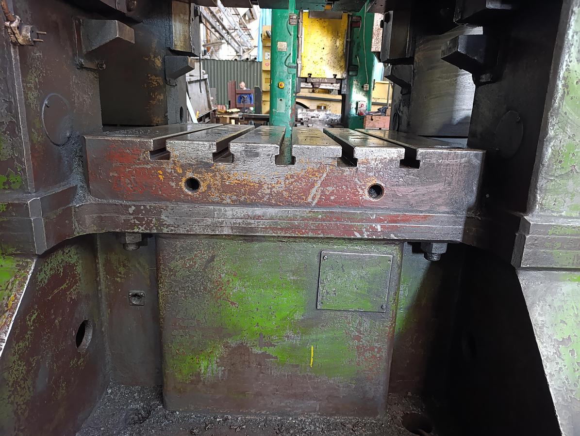 Used 400 tons Press Trimming TMP Voronezh Russia KA2536