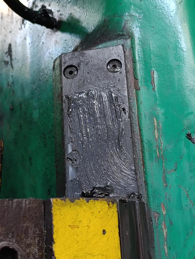 Used 400 tons Press Trimming VEB Heckert PKZ400.1