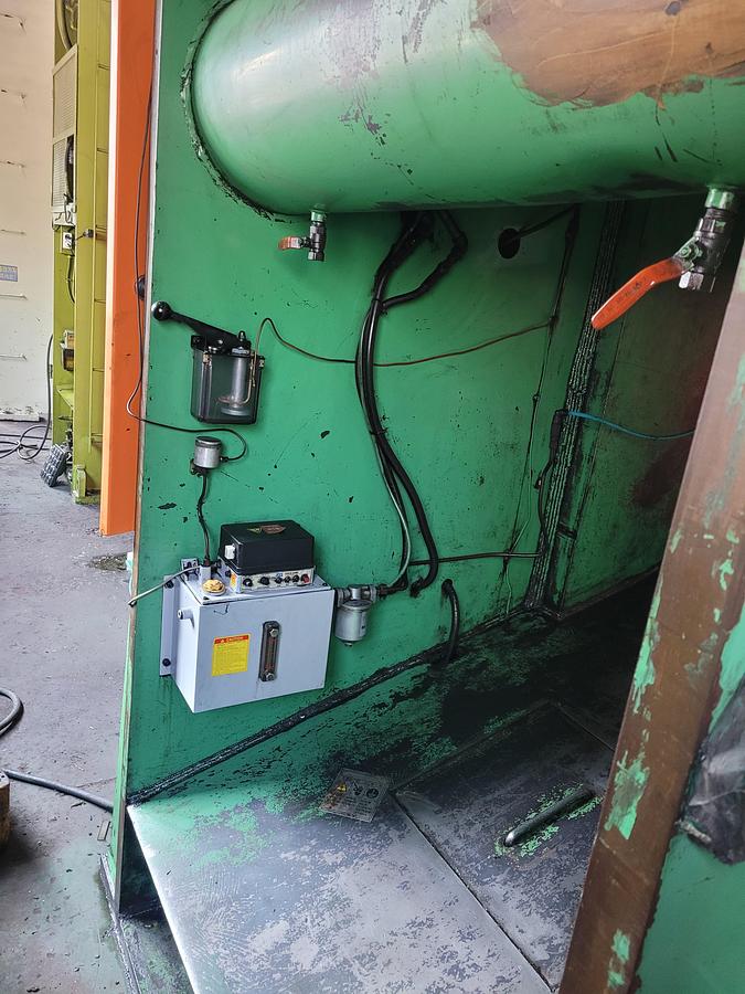 200 tons Press Trimming Dongwoo C-200