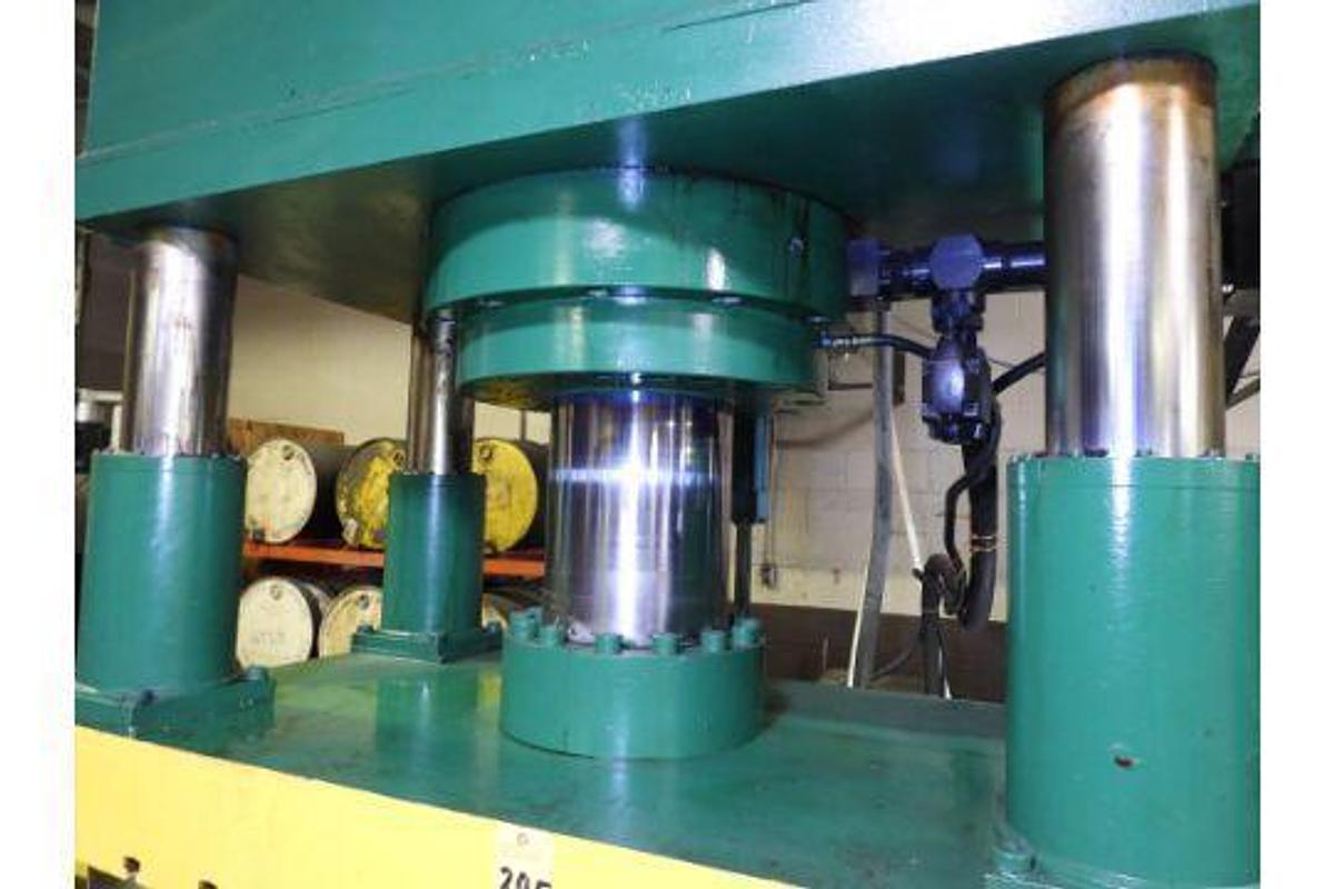 Used 300 tons Press Hydraulic Schuler