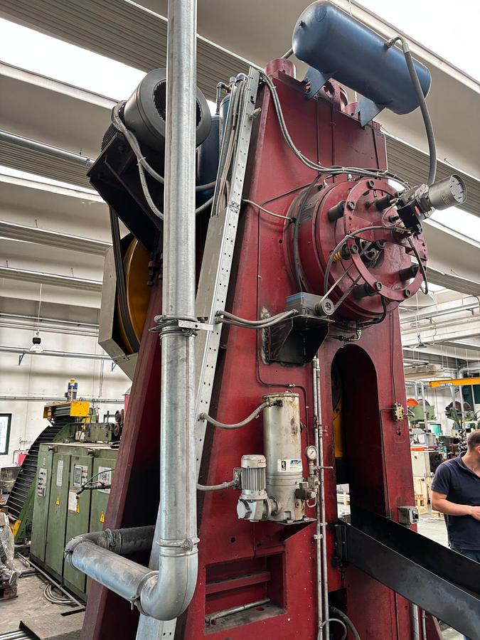 Used 650 tons Press Hot Forging Farina GAS650