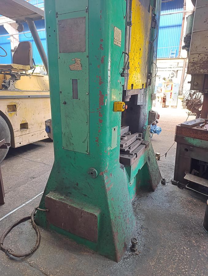 Used 400 tons Press Trimming VEB Heckert PKZ400.1