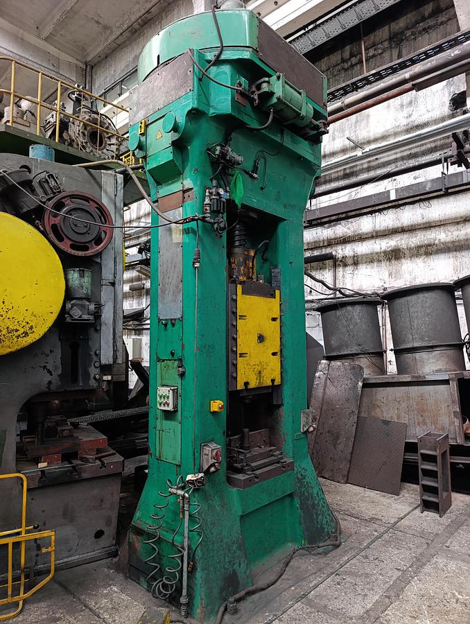 Used 400 tons Press Trimming VEB Heckert PKZ400.1