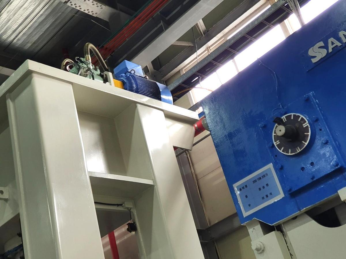 Used 1000 tons Press Sheet Stamping Hydraulic HeungJin HHP1000