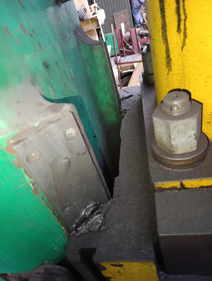 Used 400 tons Press Trimming VEB Heckert PKZ400.1