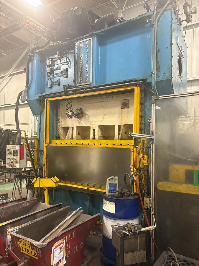 Used 300 tons Press Sheet Stamping Mechanical Minster E230084-48