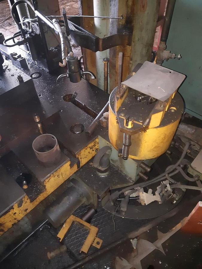 Used 630 tons Press Sheet Stamping Hydraulic Dnepropress 7738