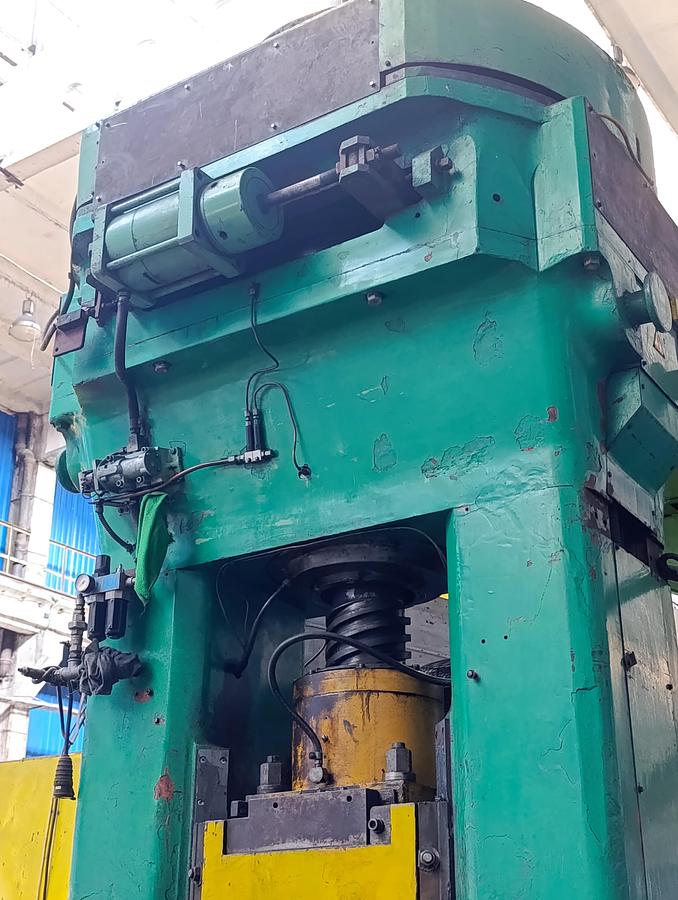 Used 400 tons Press Trimming VEB Heckert PKZ400.1