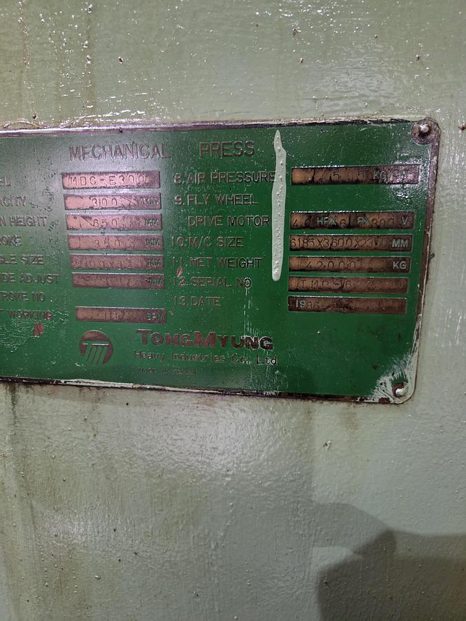 Used 300 tons Press Sheet Stamping Mechanical TongMyung