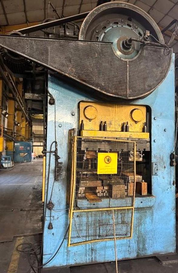 Used 250 tons Press Trimming Massey