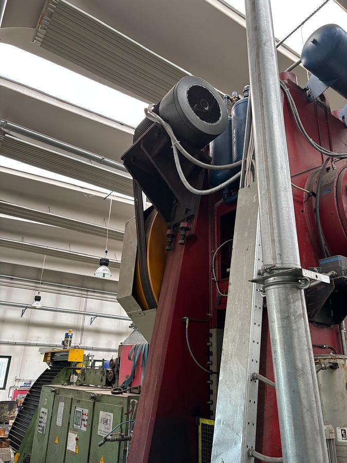 Used 650 tons Press Hot Forging Farina GAS650