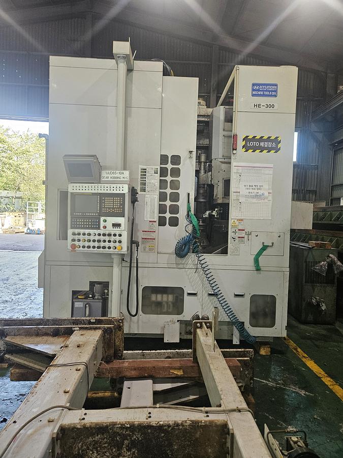Used Gear Hobbing Machine CNC Hyundai HE-201LM