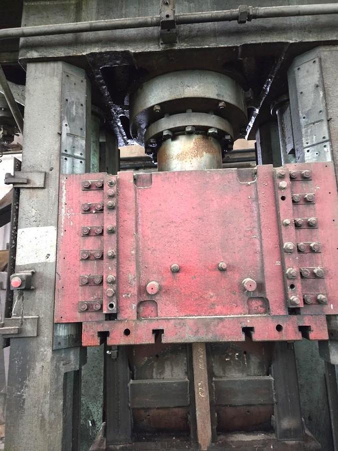 Used 630 tons Press Sheet Stamping Hydraulic Dnepropress PB7738