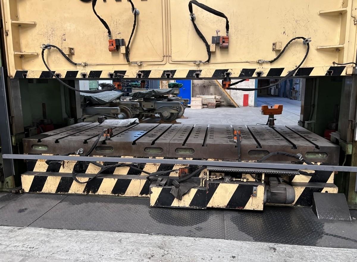 Used 1200 tons Press Hydraulic Ona-Pres PYZT 1200