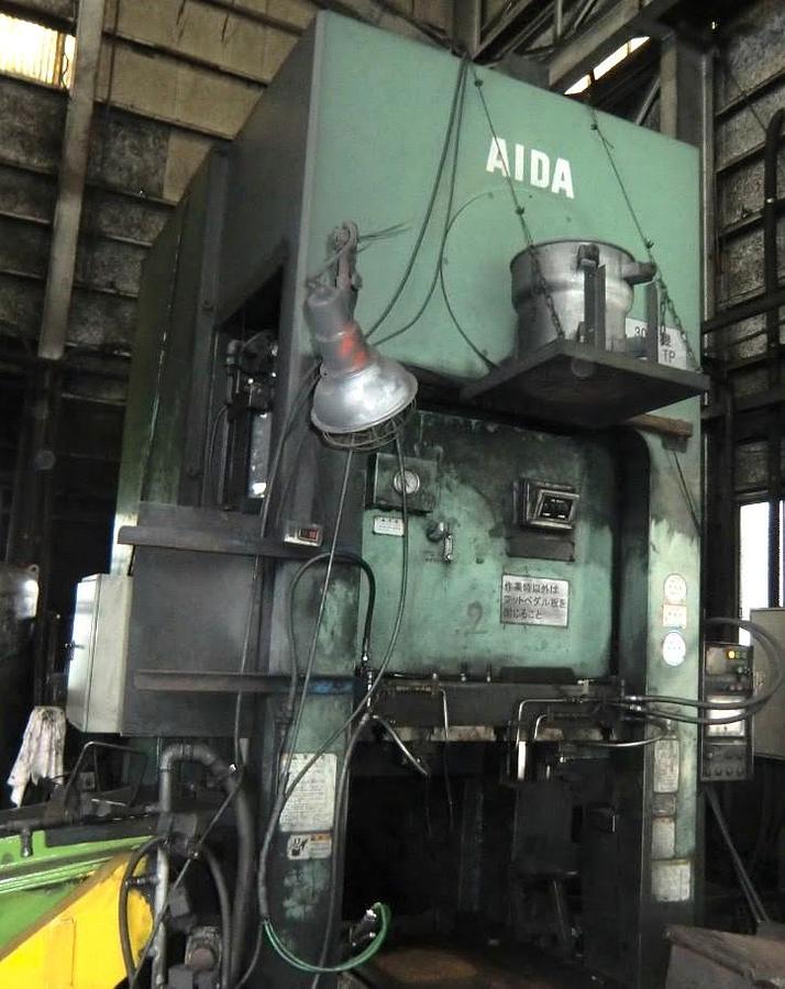 Used 300 tons Press Trimming Aida S1-3000E