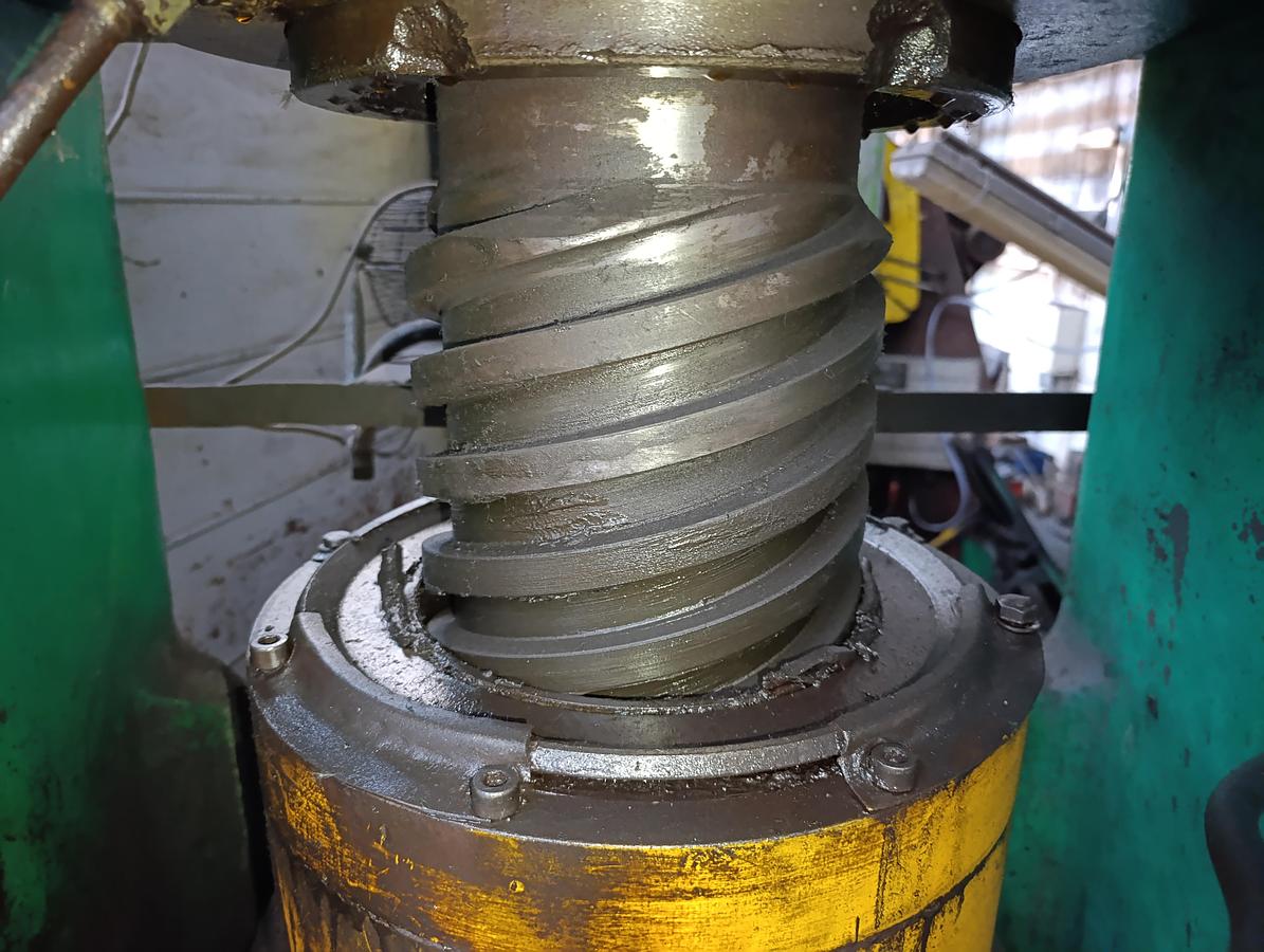Used 400 tons Press Trimming VEB Heckert PKZ400.1