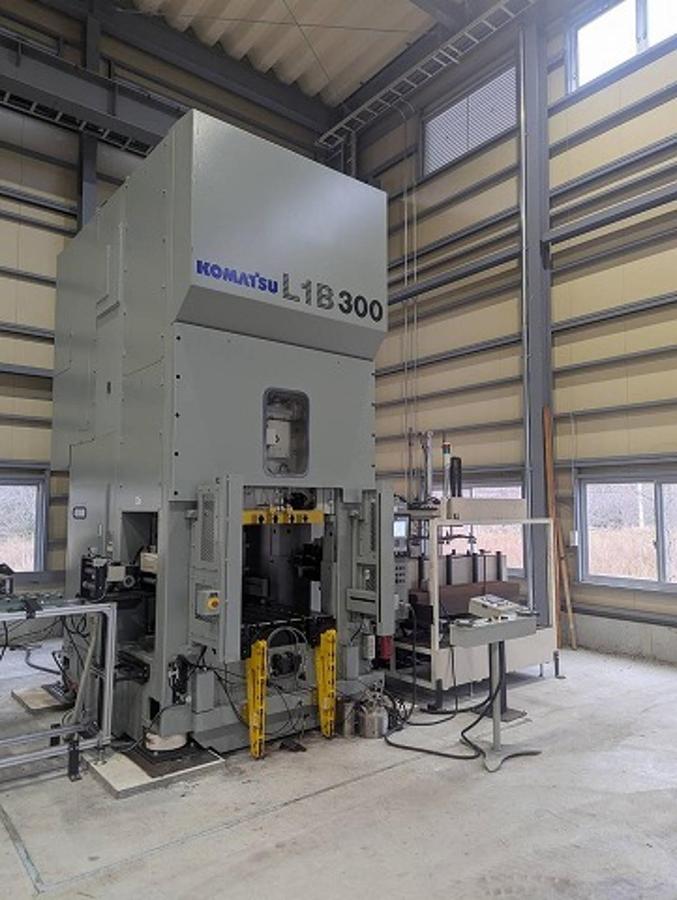 Used 300 Press Cold Forging Komatsu L1B300-BM