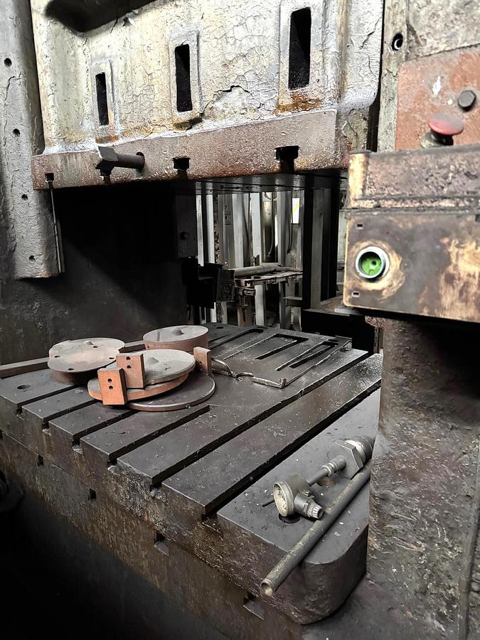 Used 500 tons Press Trimming Smeral LKO500S