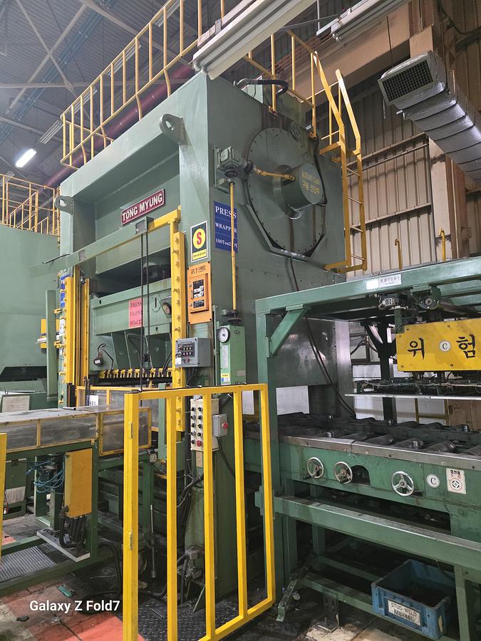 Used 300 tons Press Sheet Stamping Mechanical TongMyung