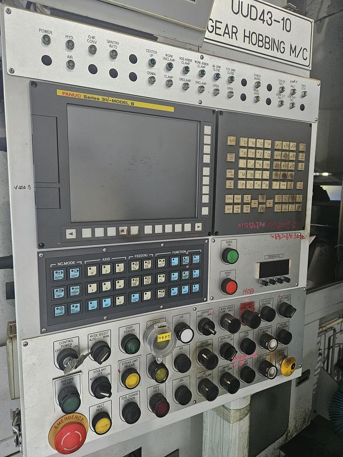 Used Gear Hobbing Machine CNC Hyundai HE-201LM