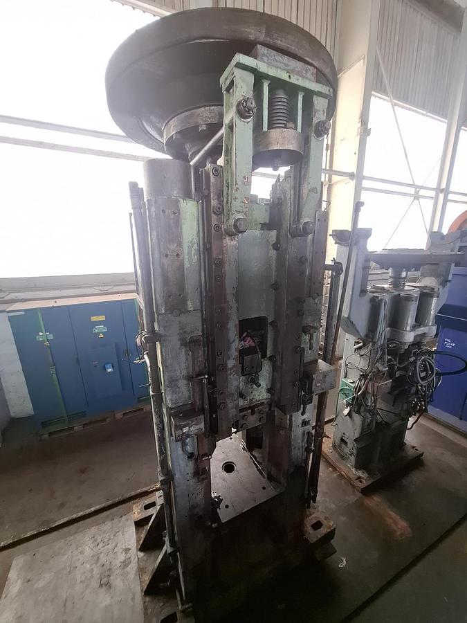 Refurbished 1000 tons Press Friction Screw Hasenclever FPRN250/575/420/1070