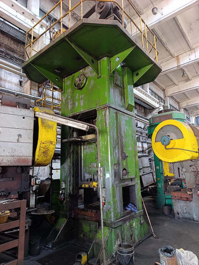 Used 400 tons Press Trimming TMP Voronezh Russia KA2536
