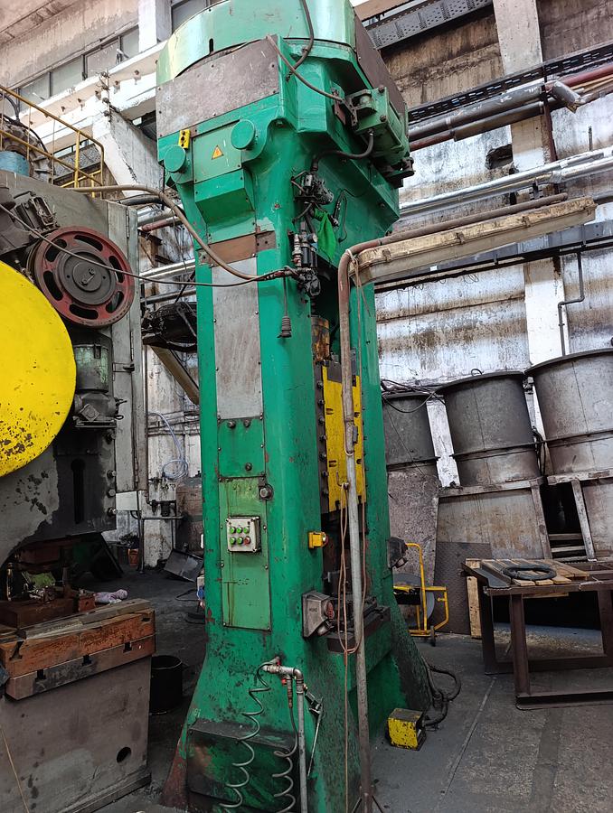 Used 400 tons Press Trimming VEB Heckert PKZ400.1