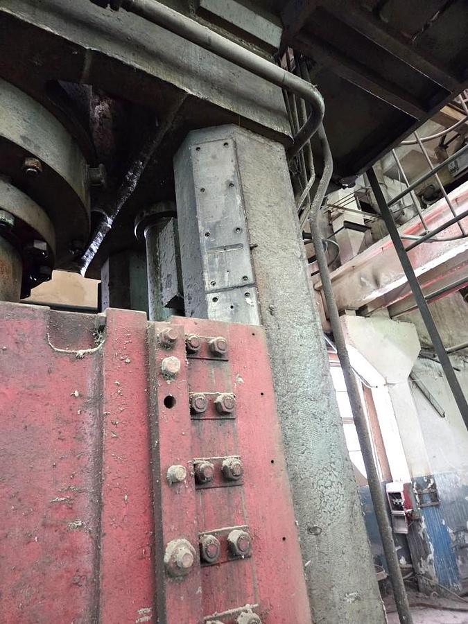 Used 630 tons Press Sheet Stamping Hydraulic Dnepropress PB7738