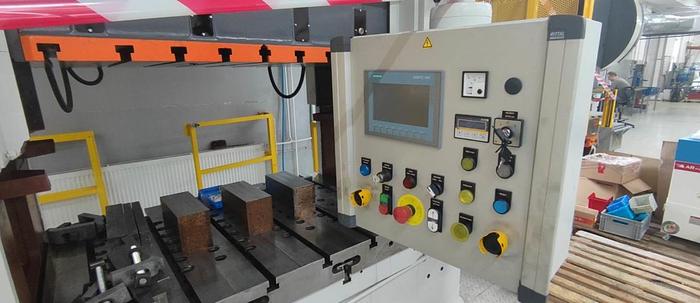 Used 250 tons Press Trimming Smeral LKT250D