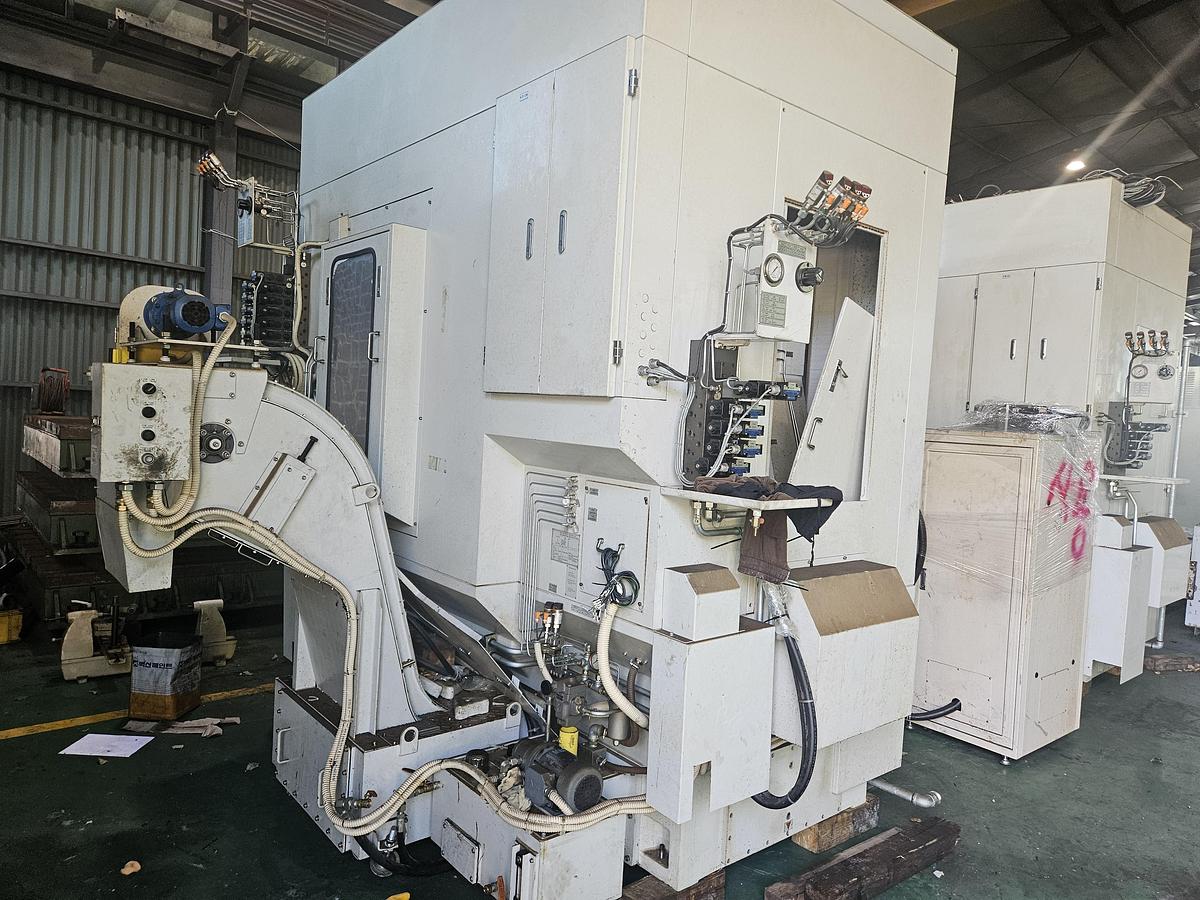 Used Gear Hobbing Machine CNC Hyundai HE-201LM