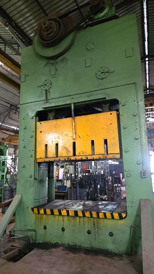 Used 400 tons Press Trimming Wilkins & Mitchell