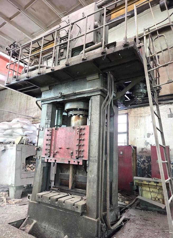 Used 630 tons Press Sheet Stamping Hydraulic Dnepropress PB7738