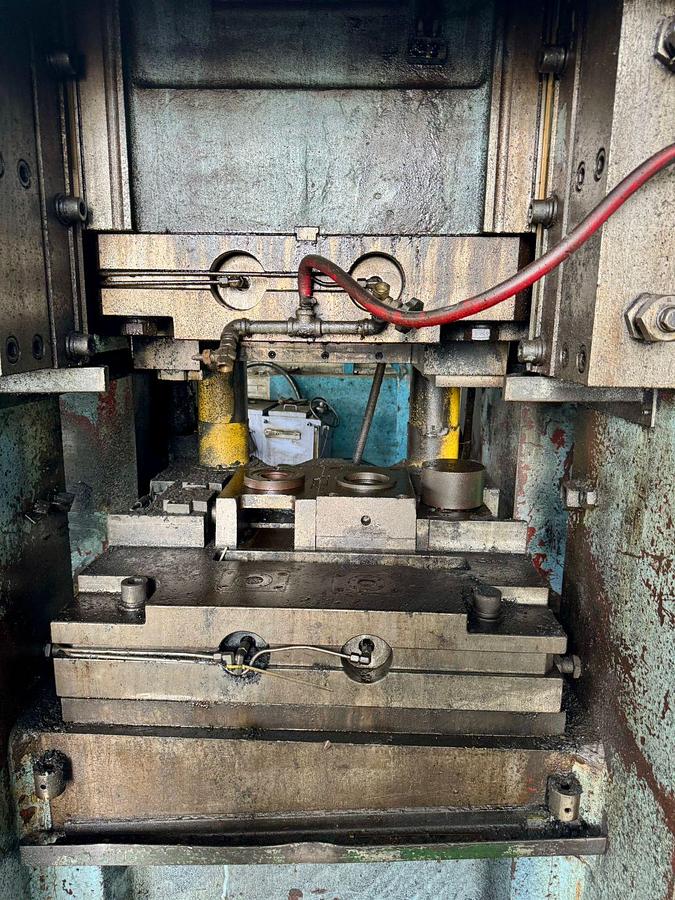 Used 1300 tons Press Hot Forging Hosung HFP-1300