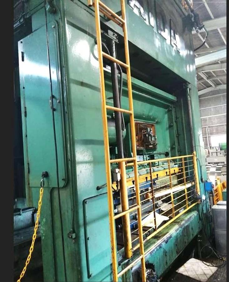 Used 300 tons Press Sheet Stamping Mechanical Aida PDA300H