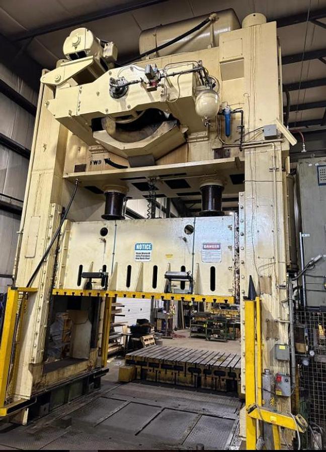 Used 600 tons Press Sheet Stamping Mechanical Clearing S2600120-72