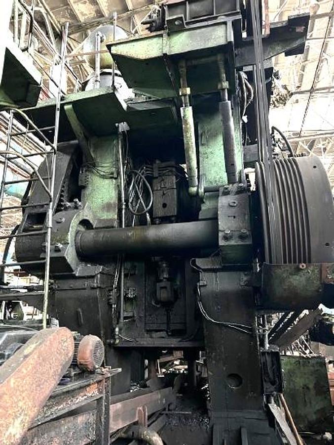 Used 1600 tons Hot Forging Press TMP Voronezh K8542