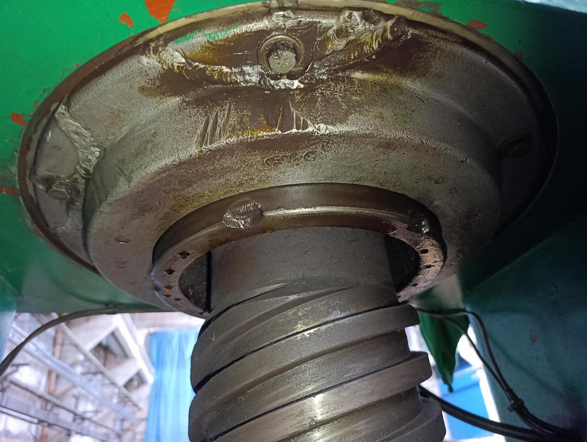 Used 400 tons Press Trimming VEB Heckert PKZ400.1