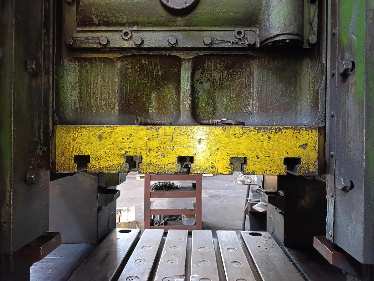 Used 400 tons Press Trimming TMP Voronezh Russia KA2536