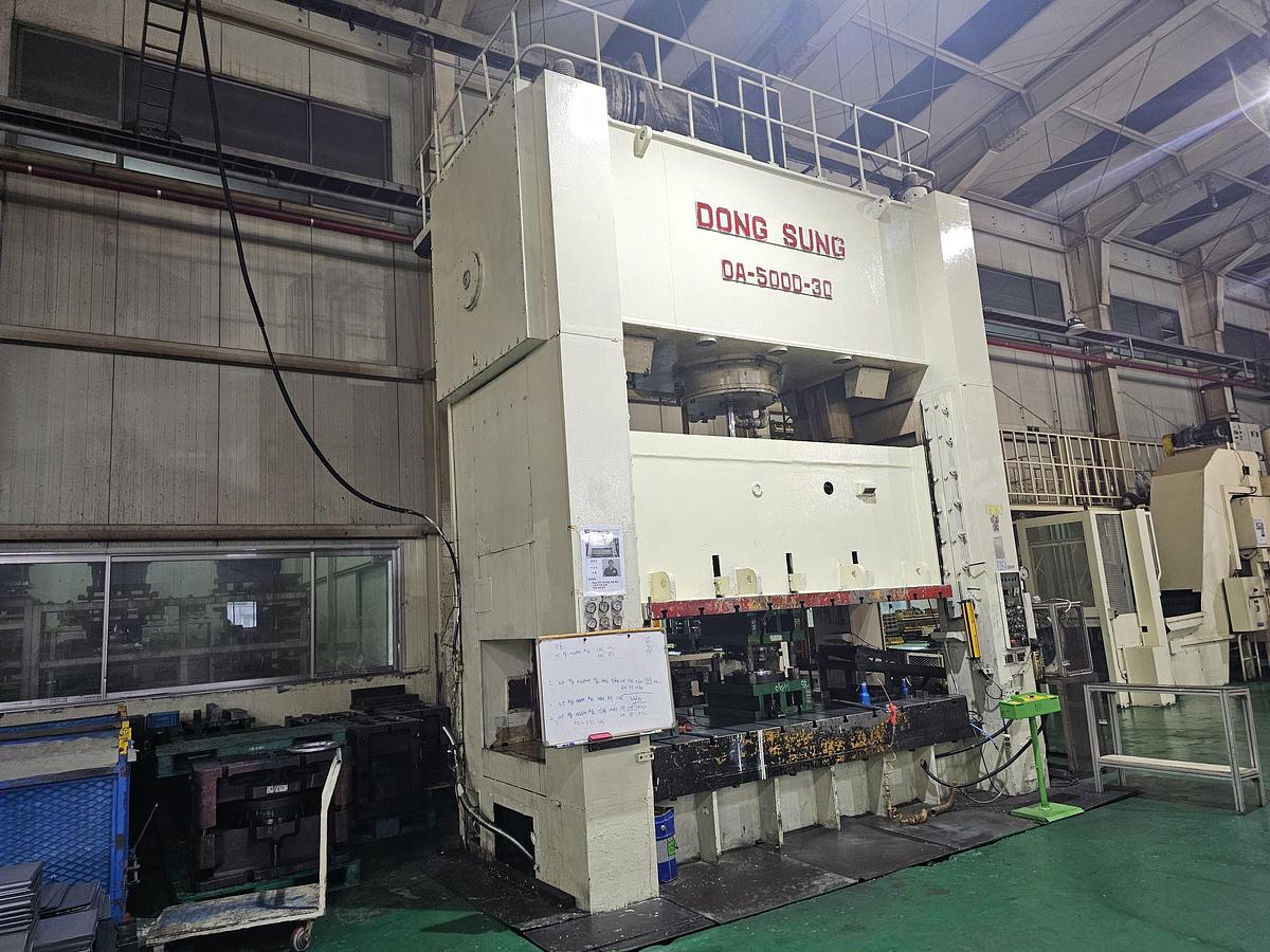 Used 500 tons Press Sheet Stamping Mechanical Dongsung DA-500D-30