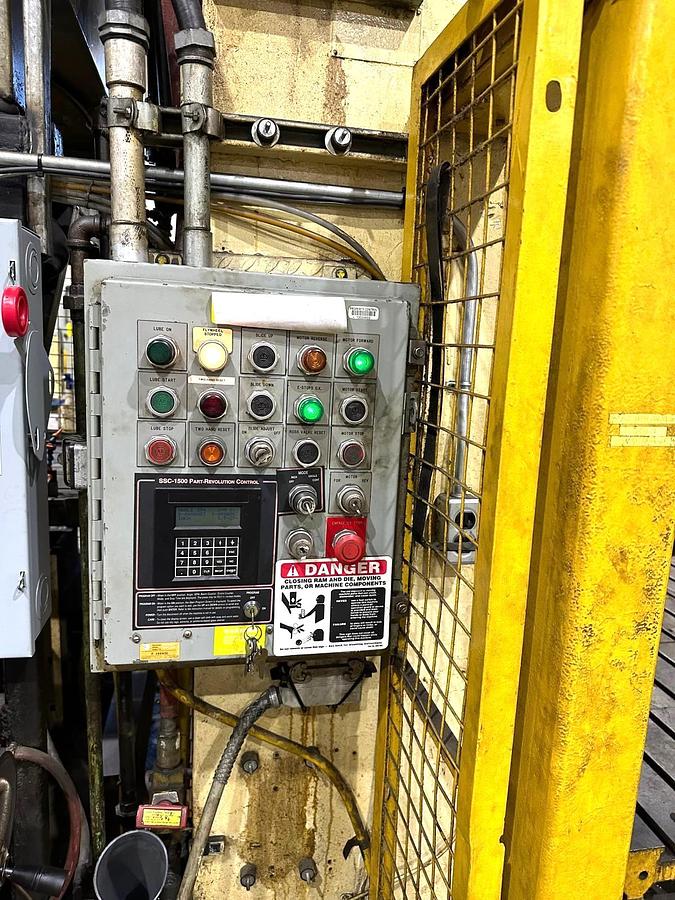 Used 600 tons Press Sheet Stamping Mechanical Clearing S2600120-72